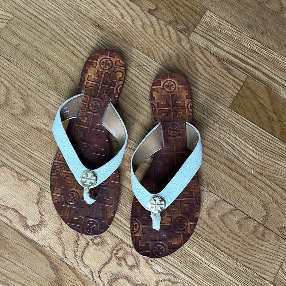 tory burch flip flops